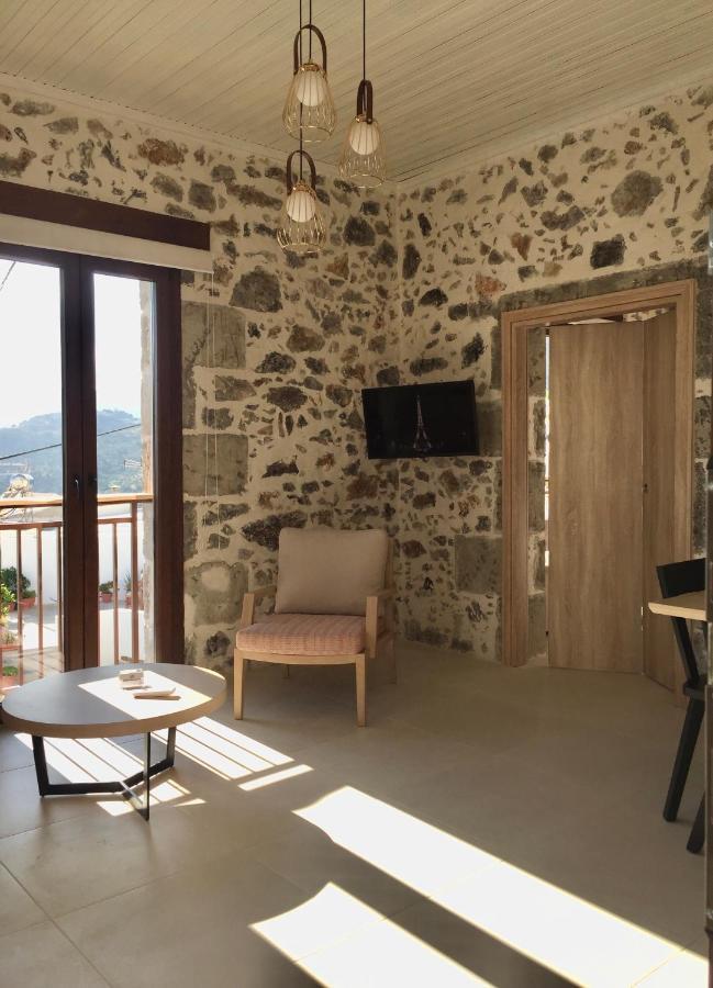 Mirthia Apartments プラキアス エクステリア 写真